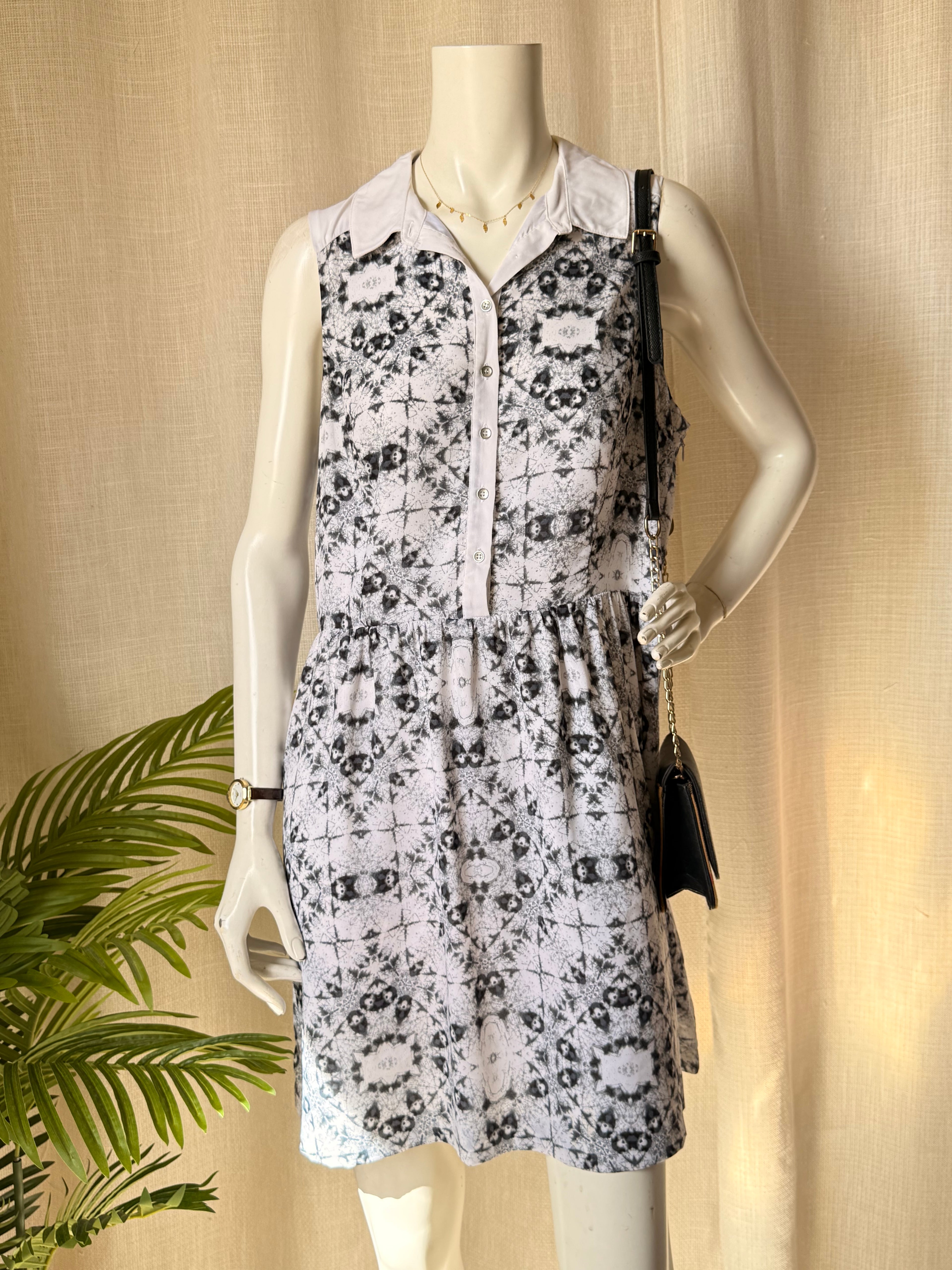 Kensie Monochrome Kaleidoscope Print Sleeveless Shirtdress - Size Large - Collared Mini