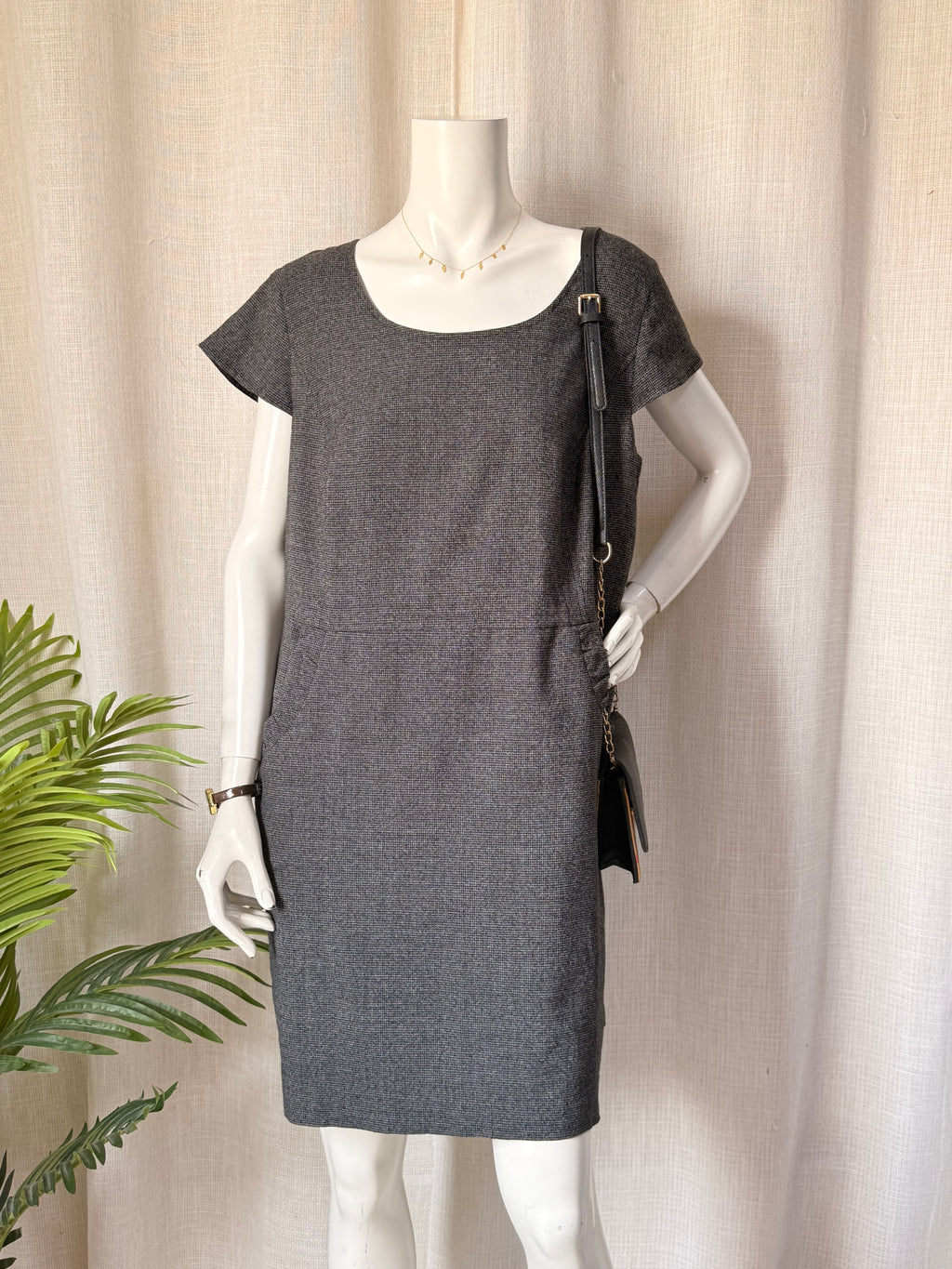 Papaya Grey Textured Shift Dress with Pockets – UK 20 | Plus Size | Office Wear