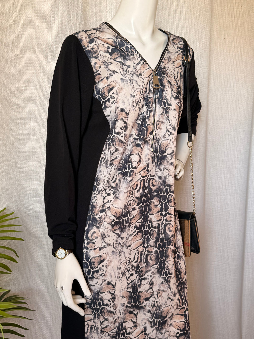 AdeT Animal Print V-Neck Dress with Front Zipper (Size XL) – Black & Beige Knee-Length Dress