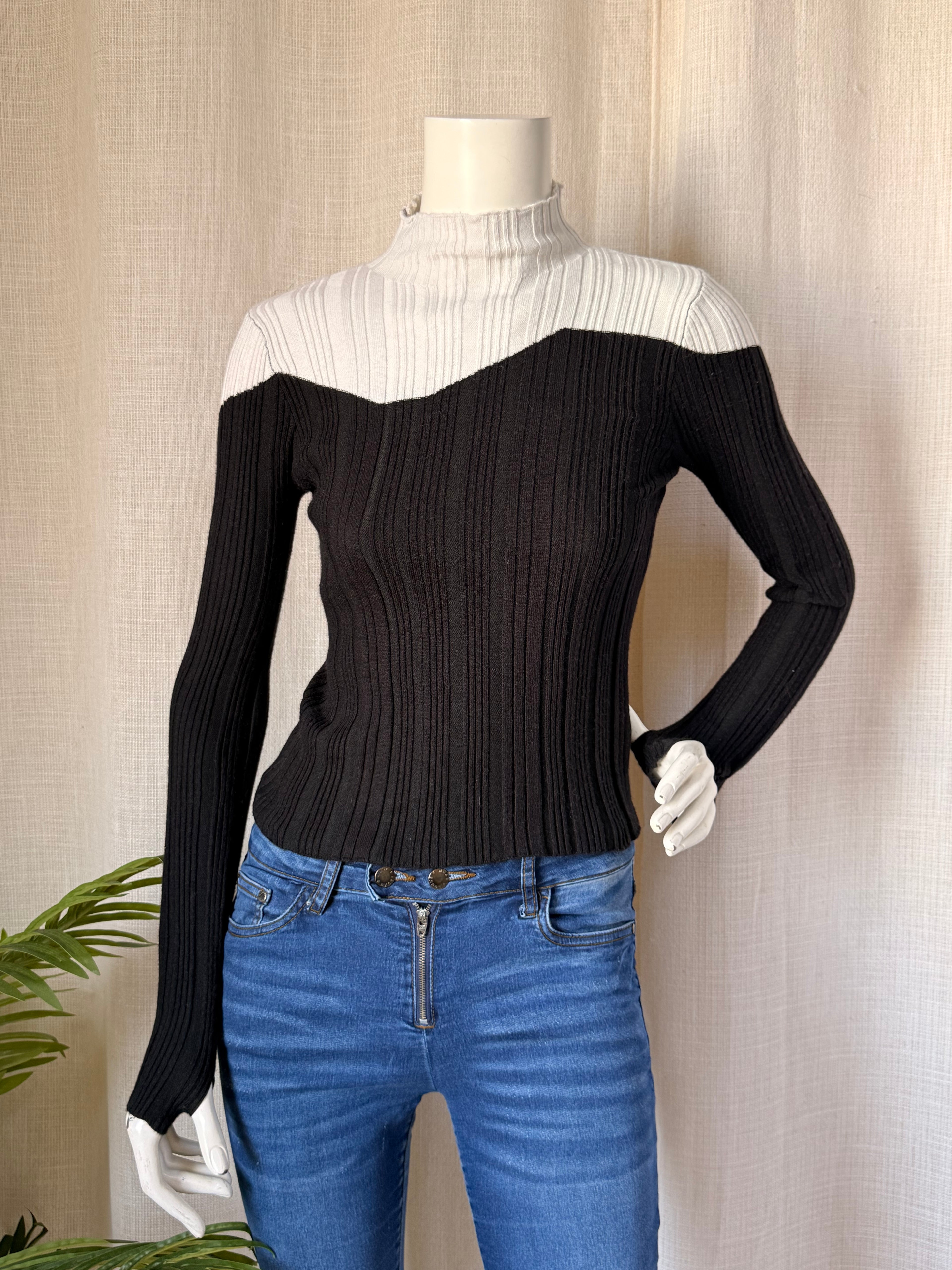 Knit Mix Colorblock Ribbed Turtleneck | Medium