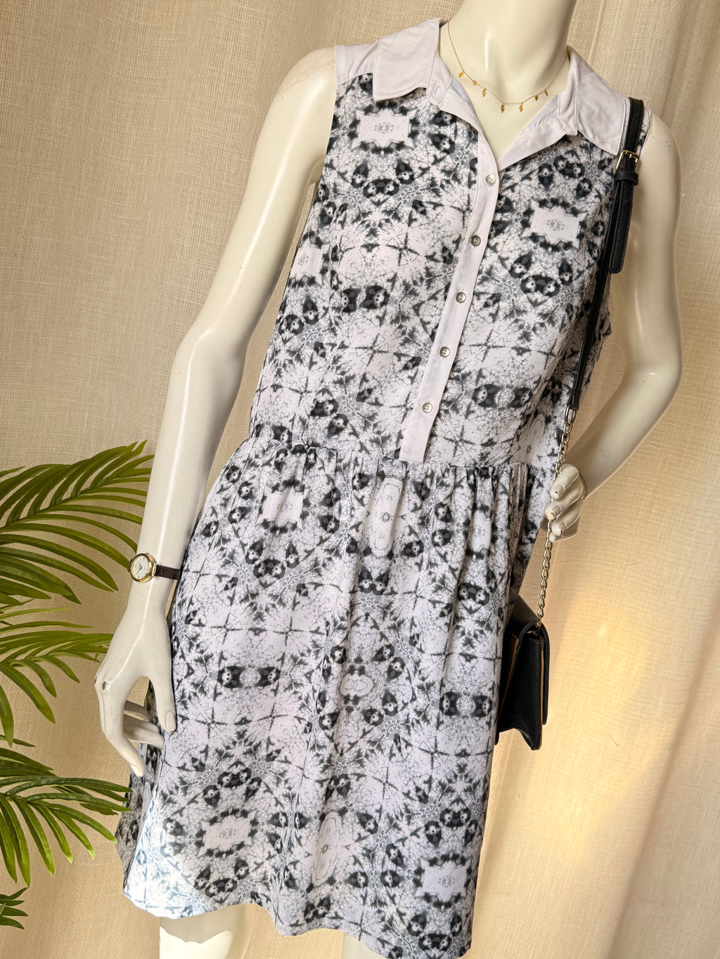 Kensie Monochrome Kaleidoscope Print Sleeveless Shirtdress - Size Large - Collared Mini