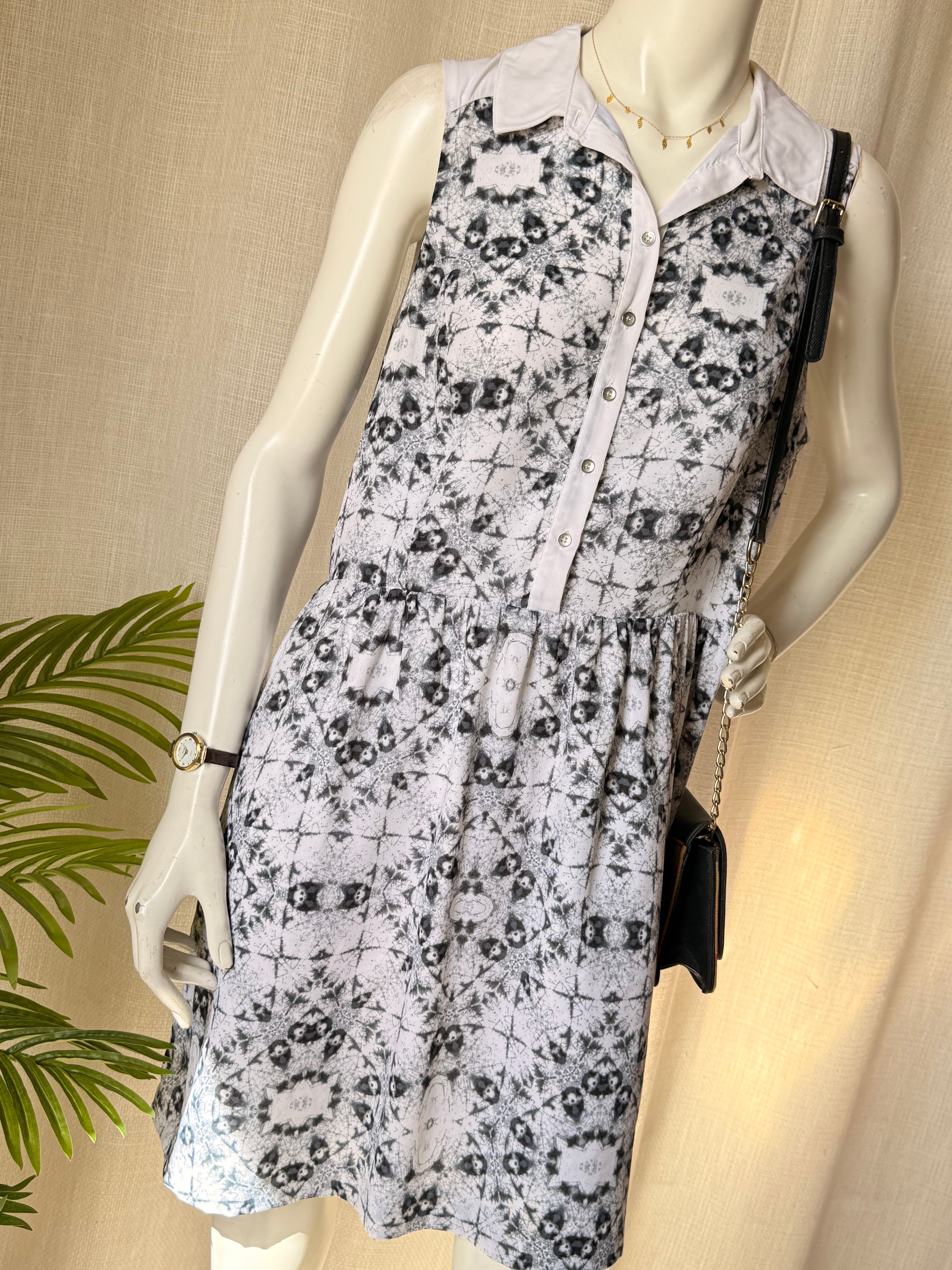 Kensie Monochrome Kaleidoscope Print Sleeveless Shirtdress - Size Large - Collared Mini