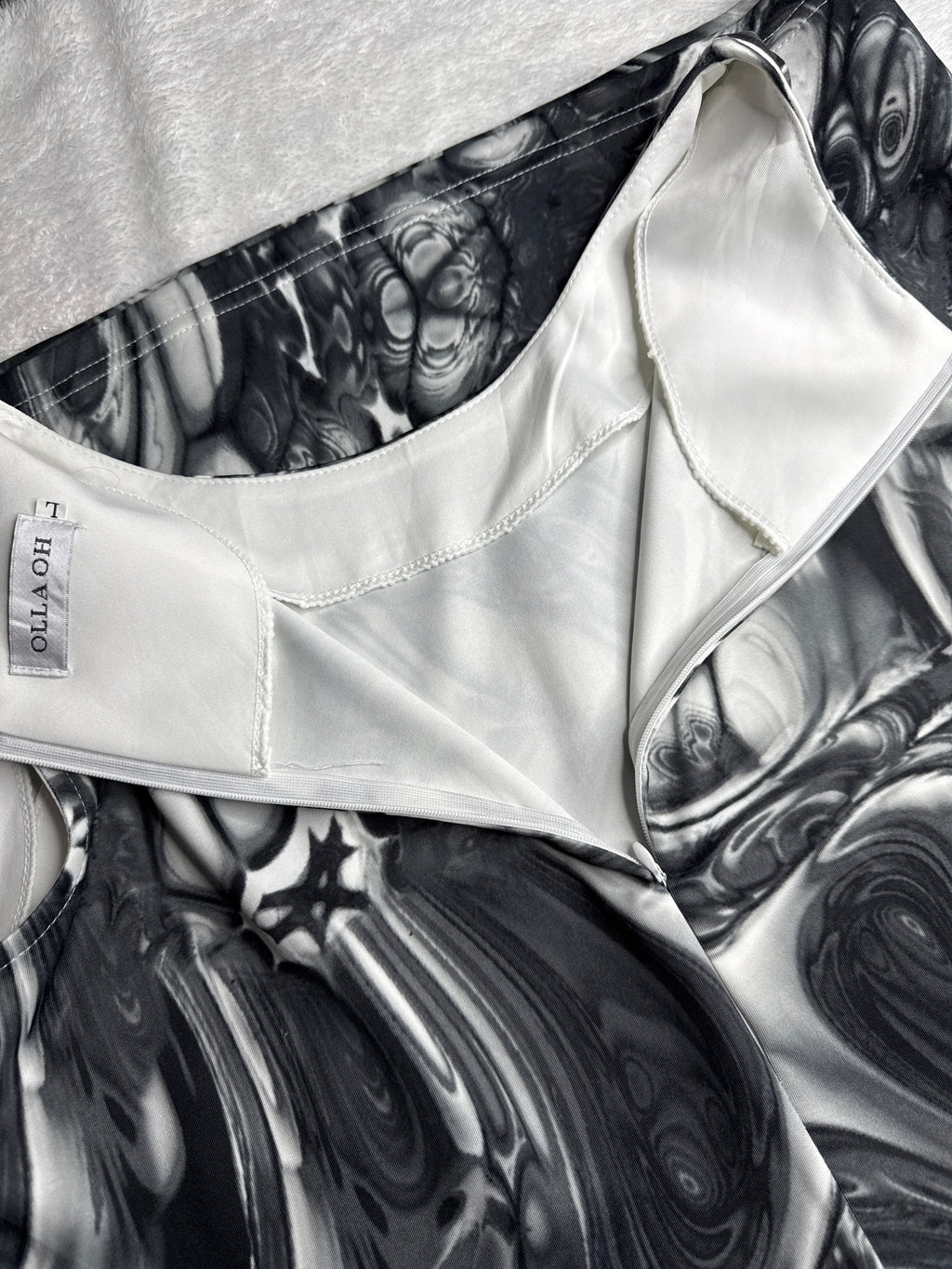 Abstract Swirl Sleeveless Dress (Large)