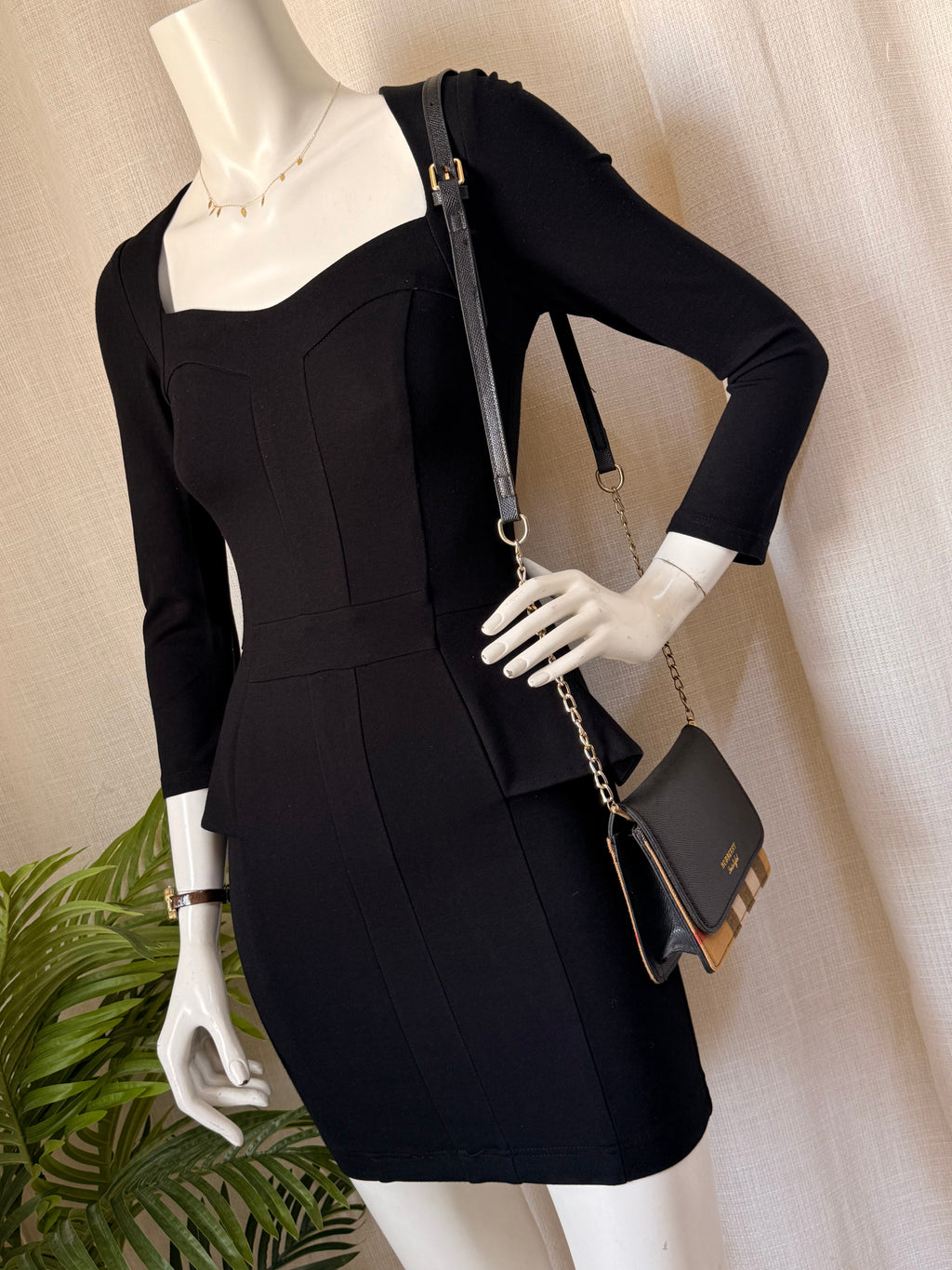 Cue Australia Black Long-Sleeve Dress (AU 6 / 2XS)