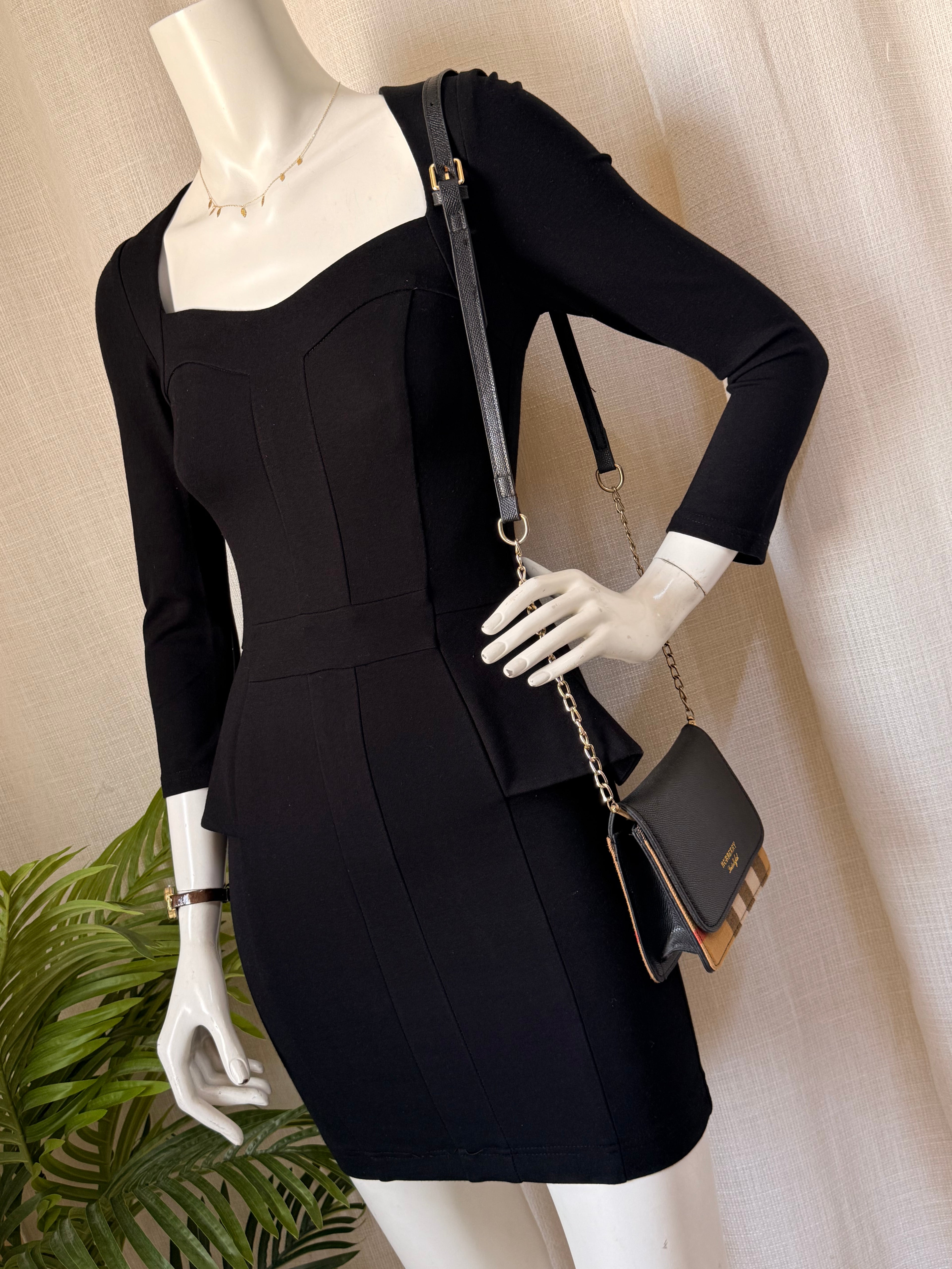Cue Australia Black Long-Sleeve Dress (AU 6 / 2XS)