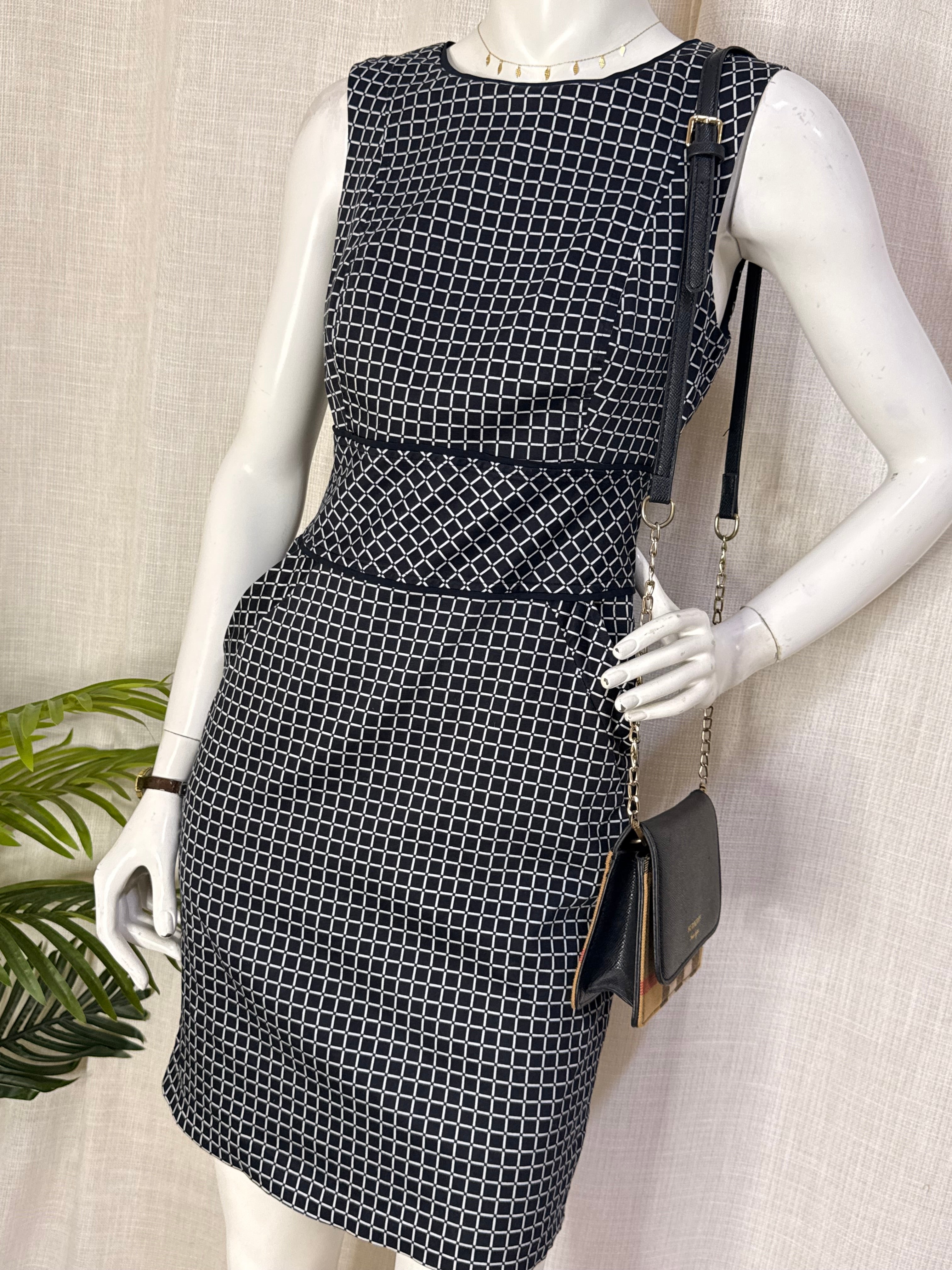 Events Black & White Grid Check Sleeveless Shift Dress – Size 8 | Small