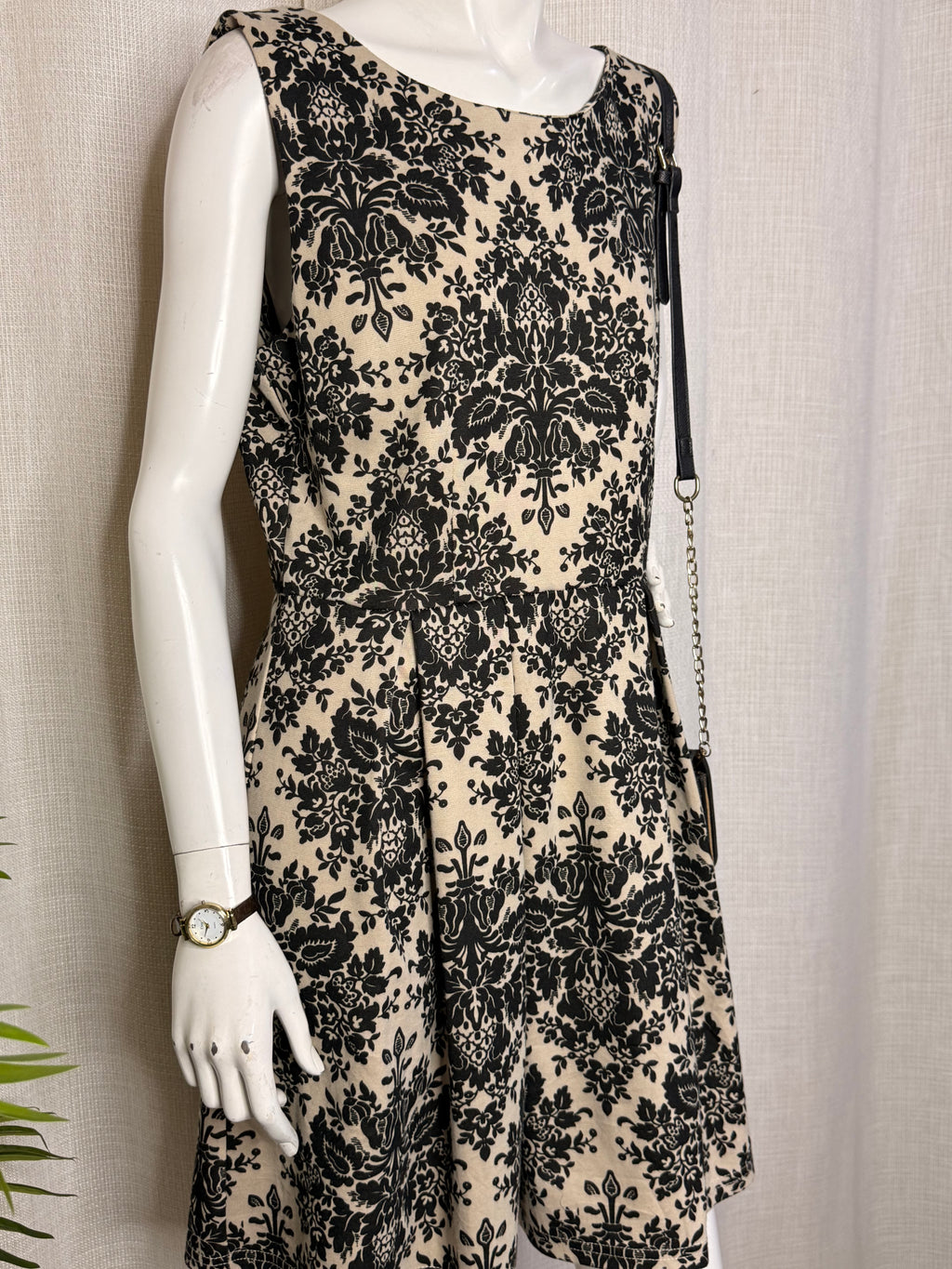 Caroline Morgan Black & Beige Damask Floral skater Dress - Size AU/UK 16 - XL