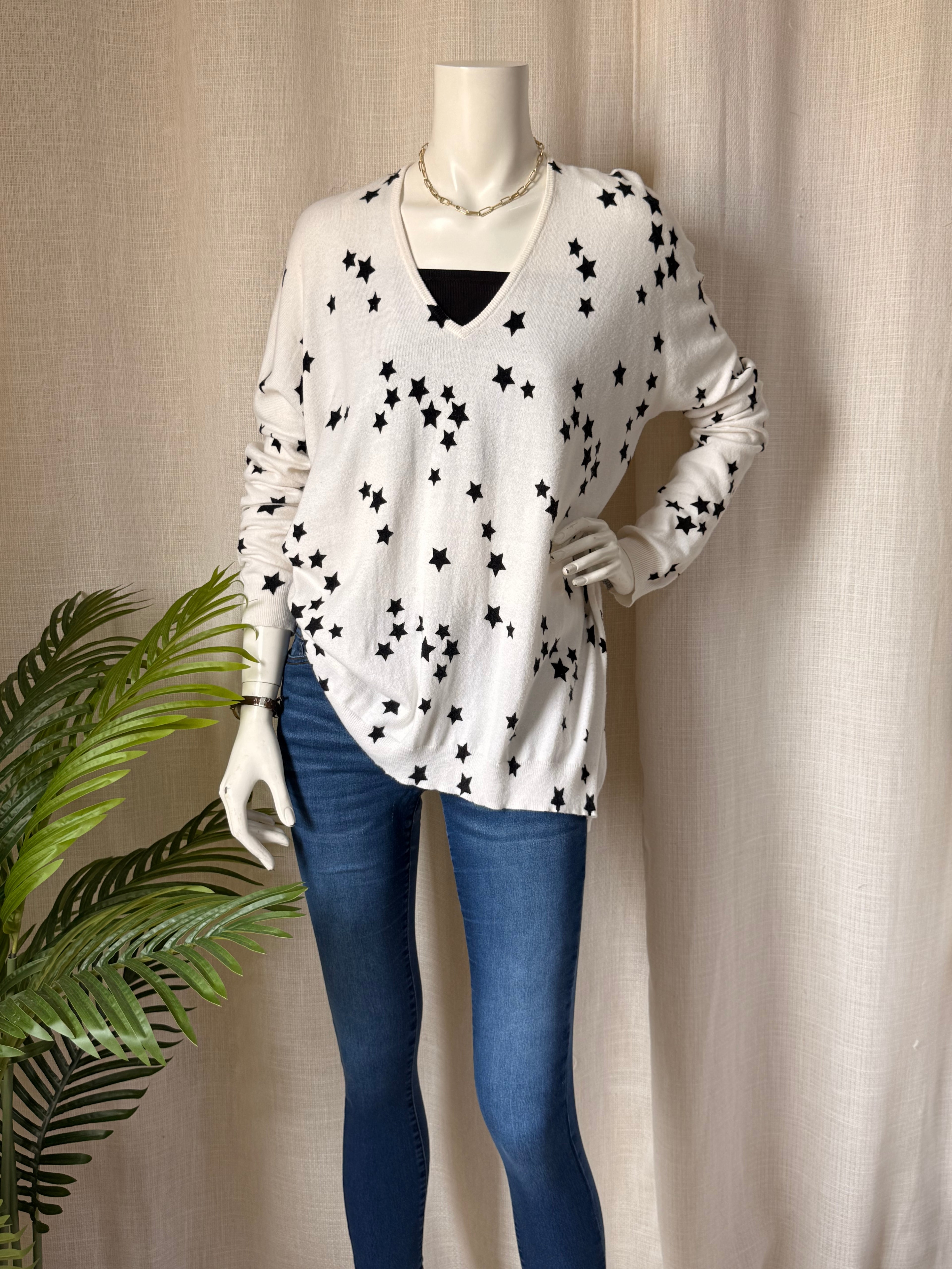 Luxe Deluxe Star Print V-Neck Knit | Medium