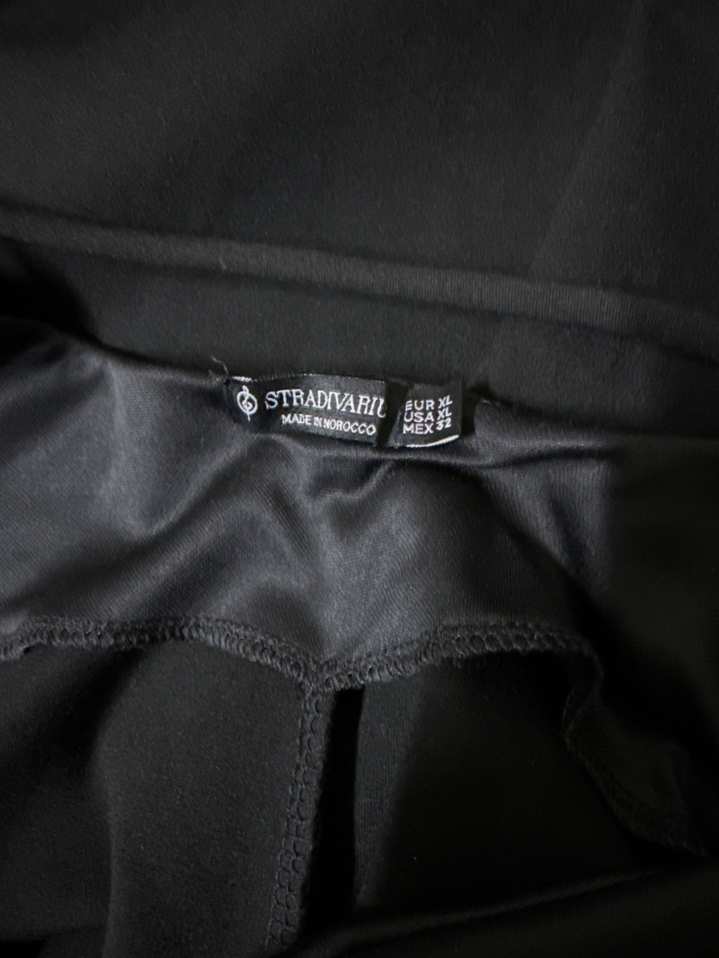 STRADIVARIUS High-Neck Halter Mini Dress with Front Slit - Sleek Black (Size XL / Fits Medium-Large)