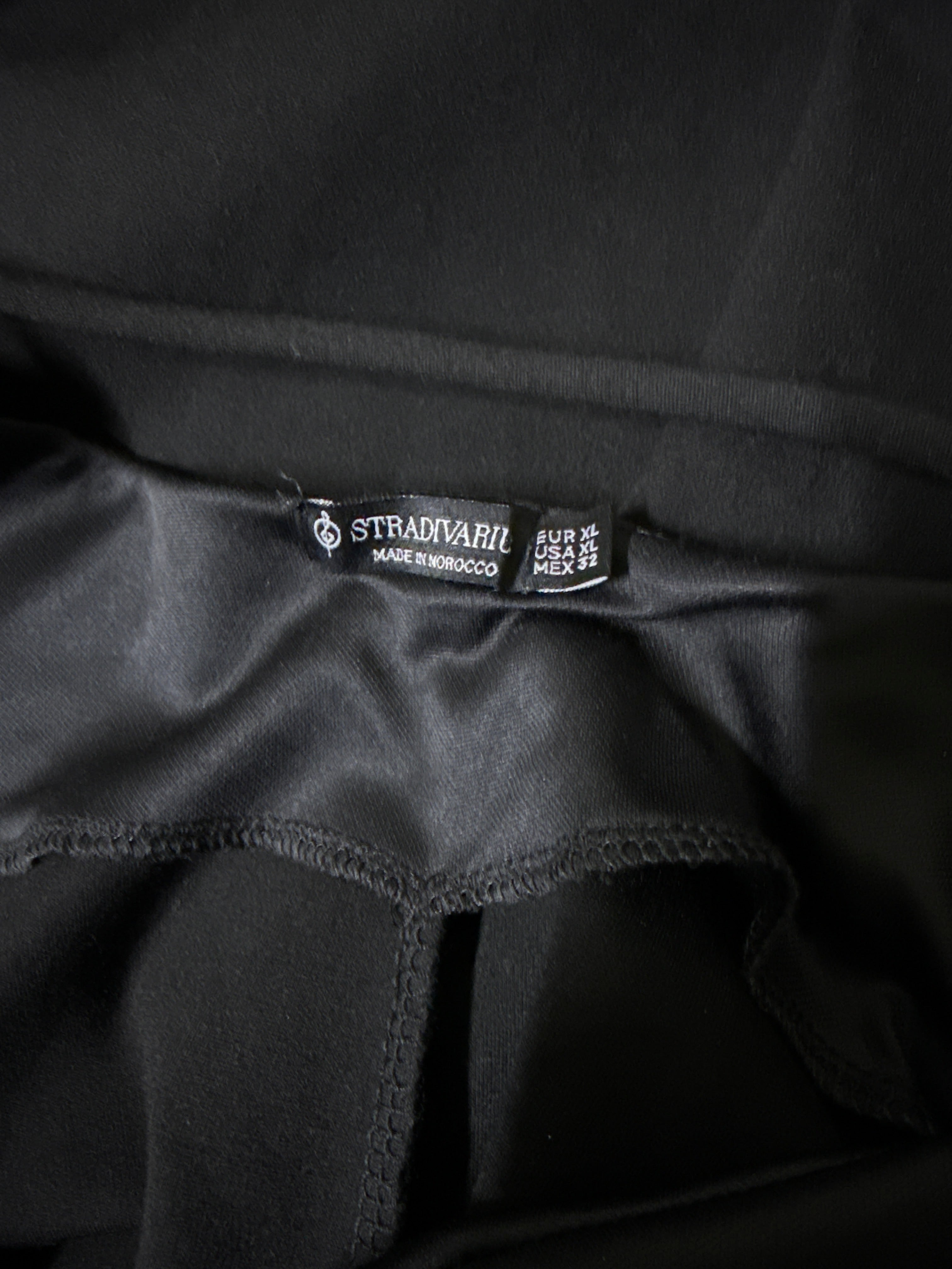 STRADIVARIUS High-Neck Halter Mini Dress with Front Slit - Sleek Black (Size XL / Fits Medium-Large)