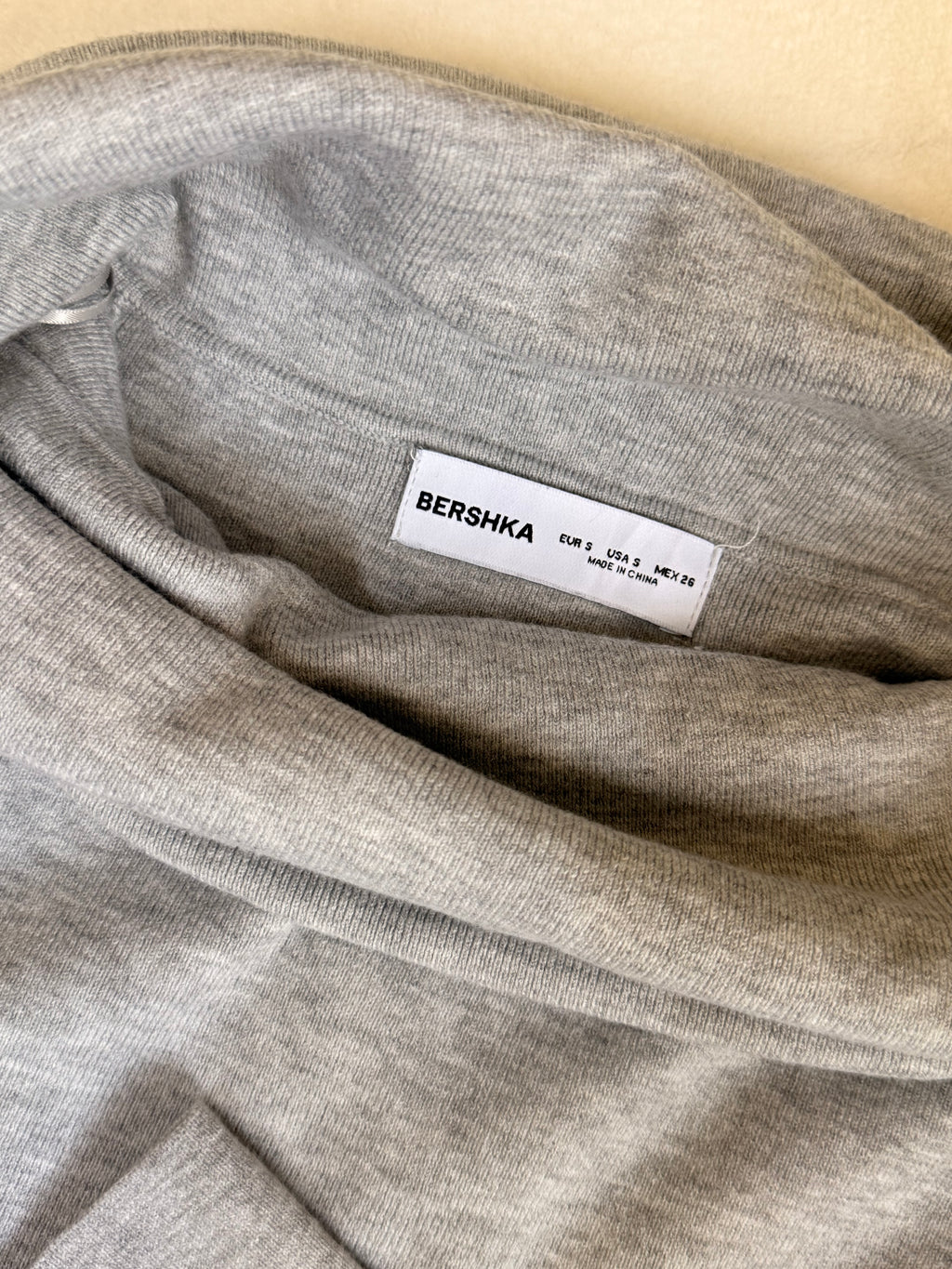 توب بيرشكا مكشوف الأكتاف رمادي فاتح | مقاس صغير
