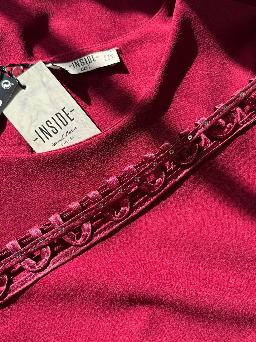 WITH TAG Distinctive Preloved INSIDE Dress with Sleeve Detail - Large, 40 AED!