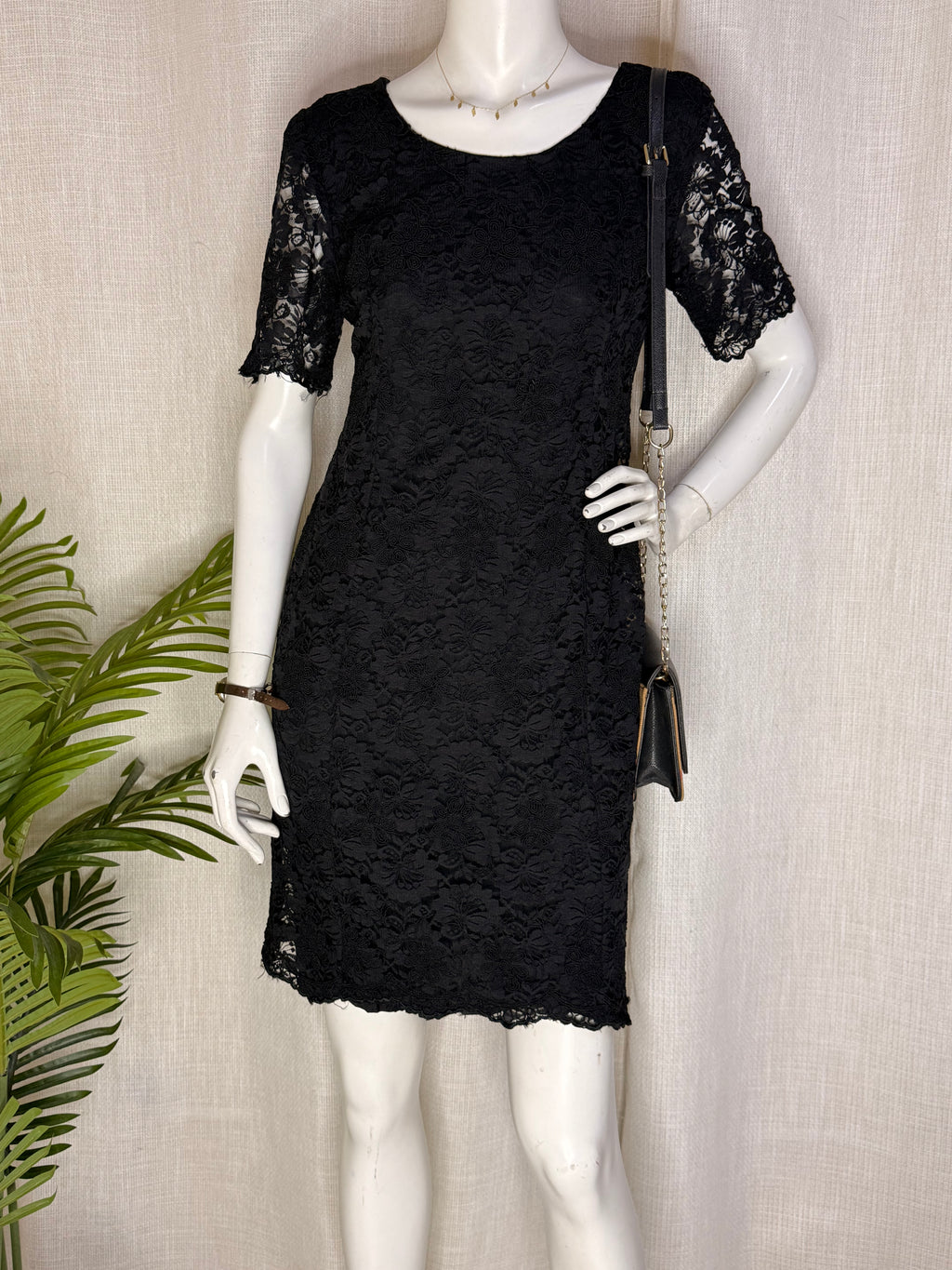 Elegant Black Floral Lace Short Sleeve Sheath Dress (Good Condition)