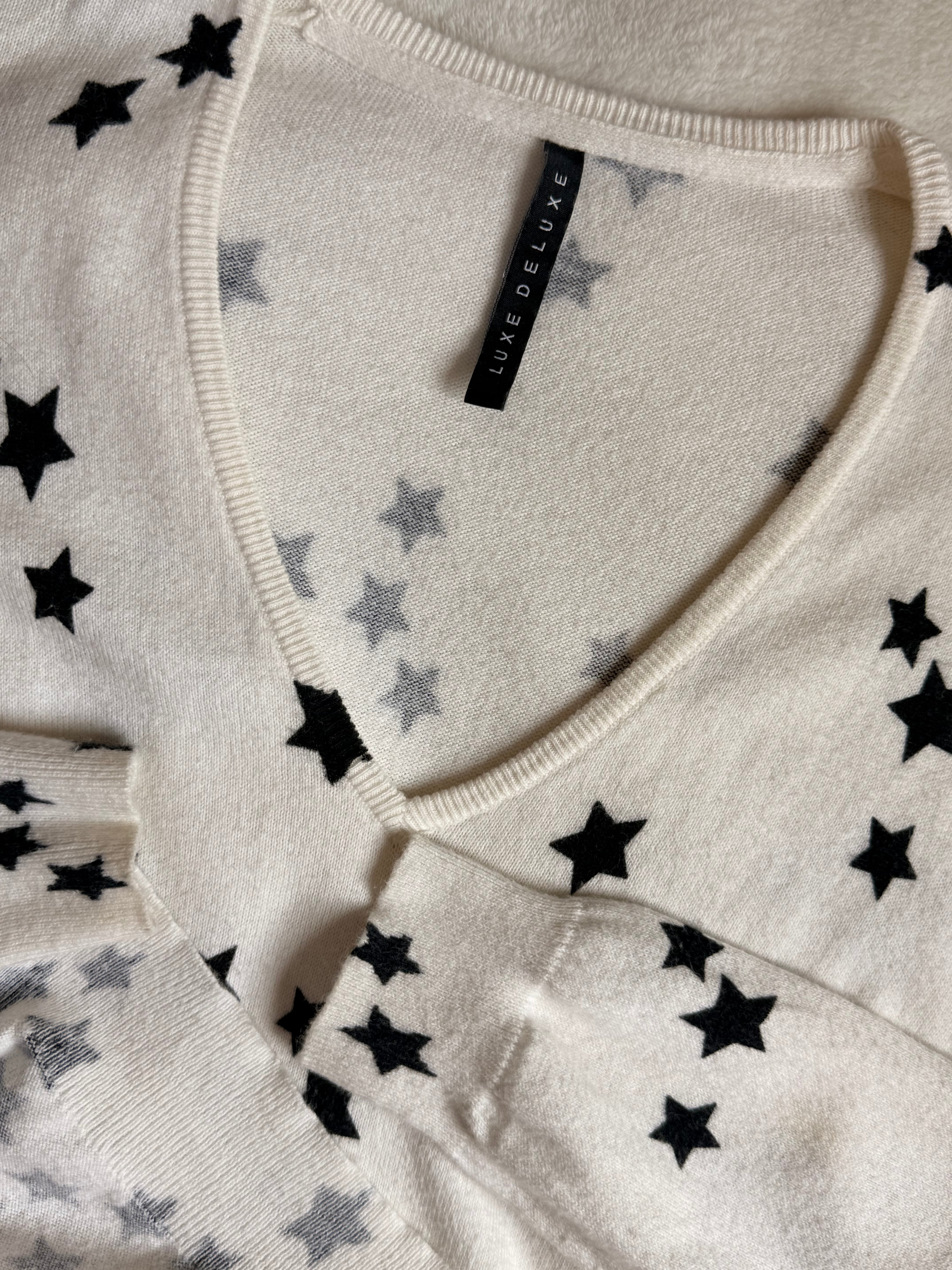 Luxe Deluxe Star Print V-Neck Knit | Medium