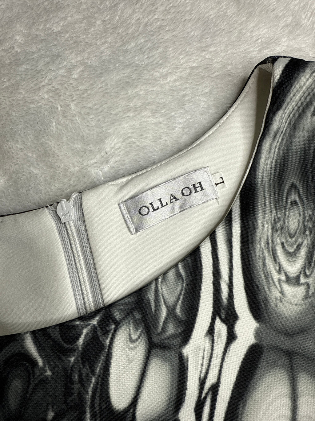 Abstract Swirl Sleeveless Dress (Large)