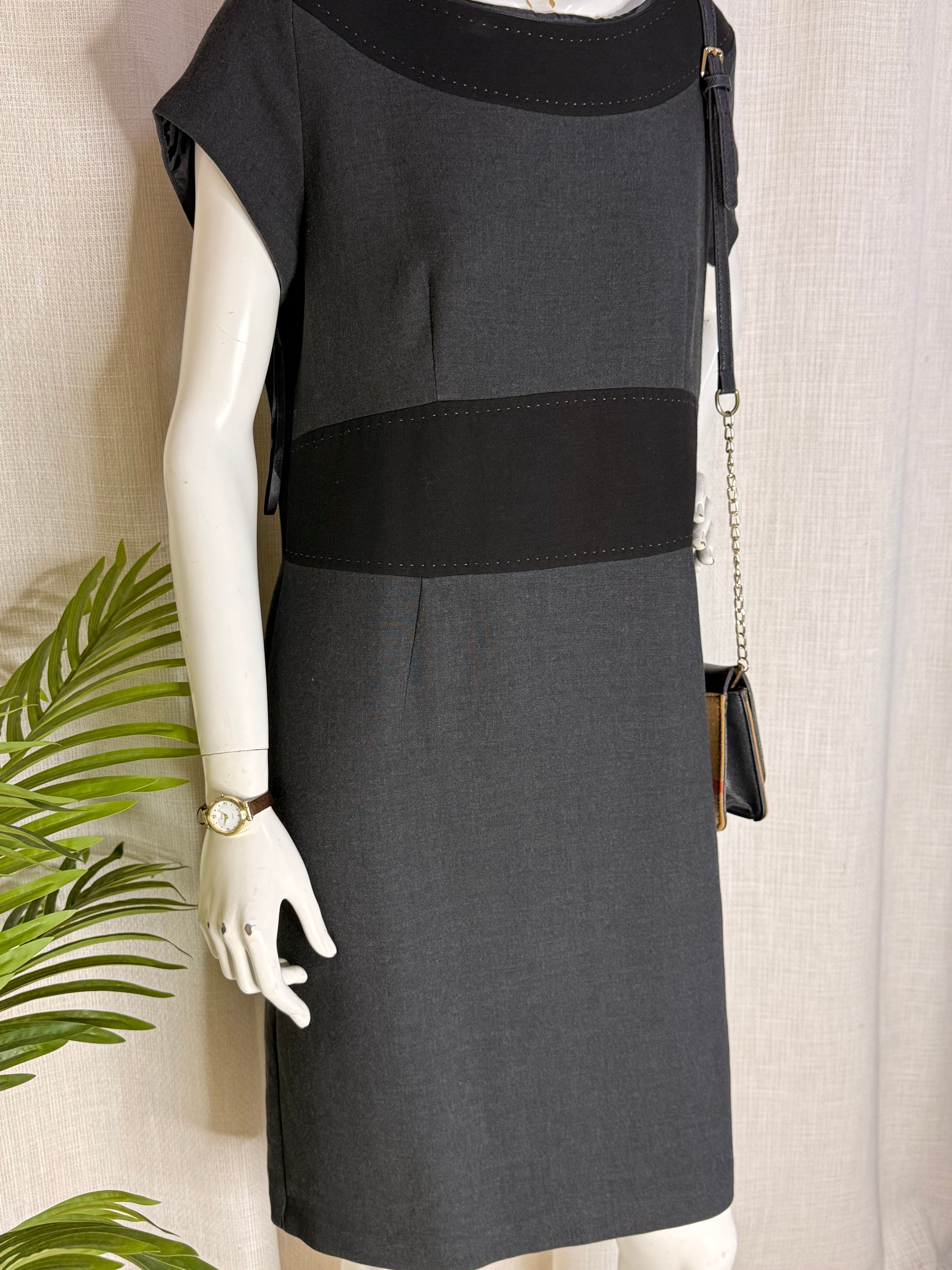 Laura Ashley Grey & Black Colorblock Corporate Sheath Dress – Size UK 16 / US 12 (Good Condition)