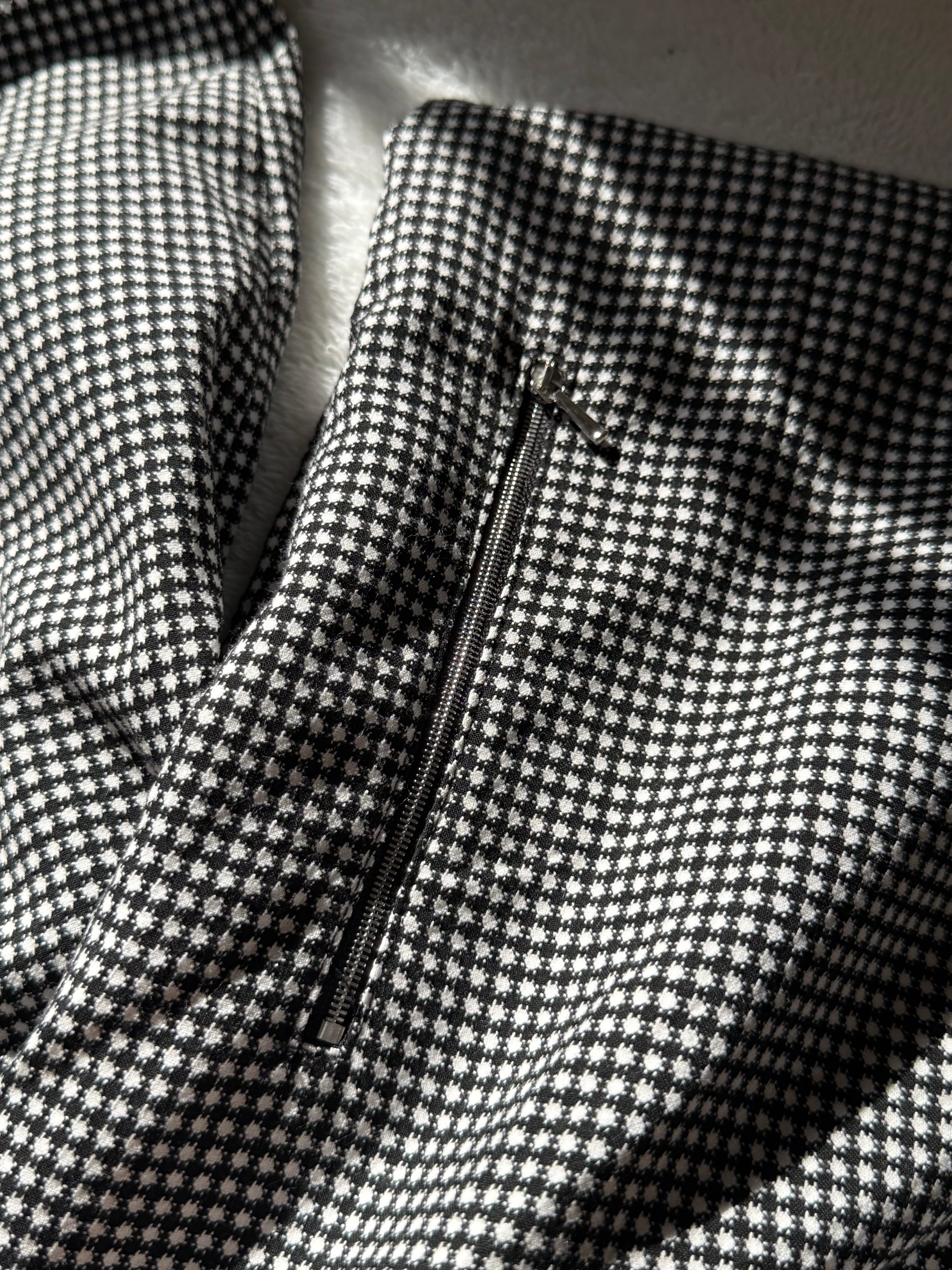 Pre-loved Elegance: Chic Black and White Houndstooth Dress (Large)