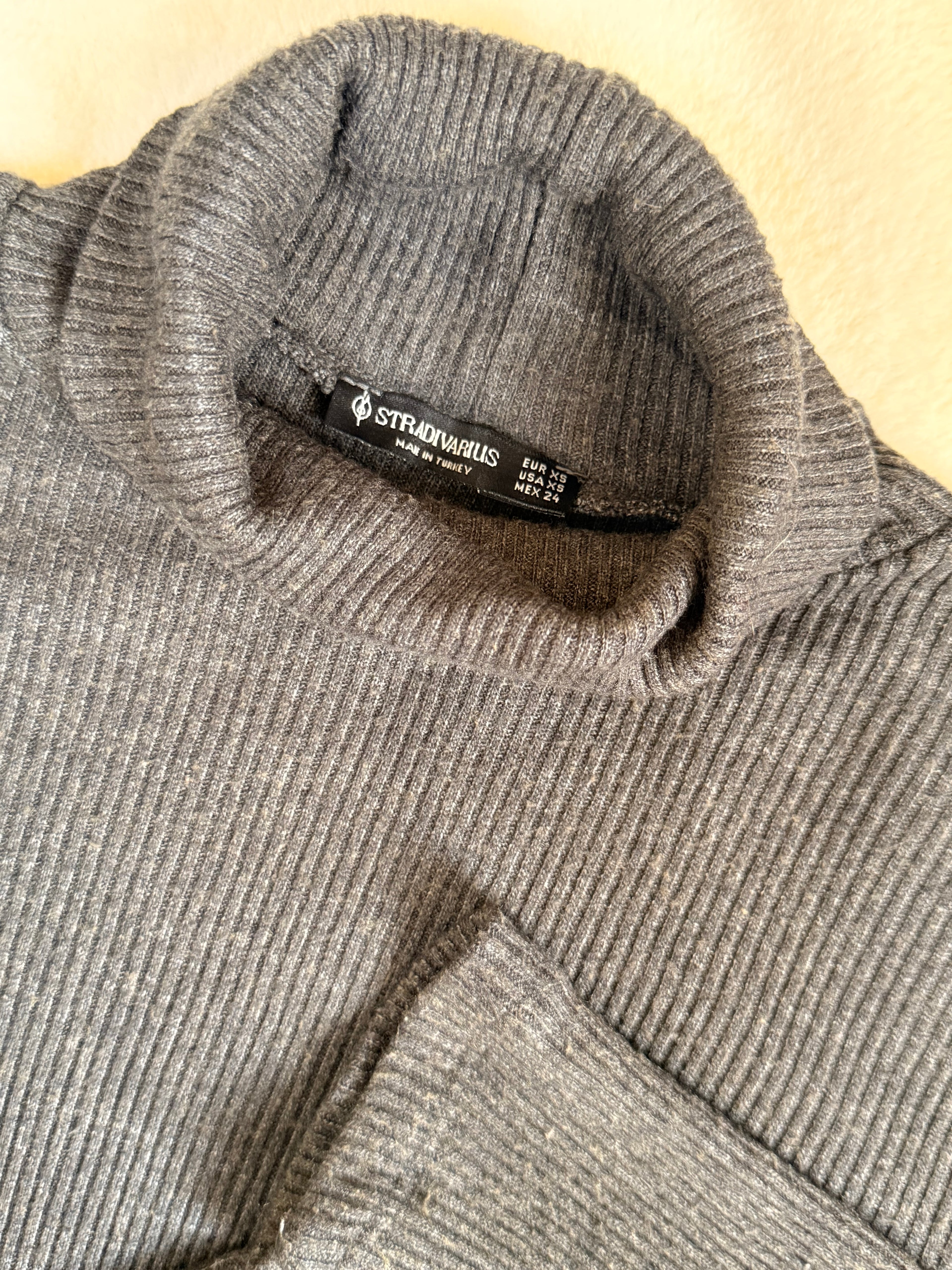 Stradivarius Dark Gray Ribbed Turtleneck | XS