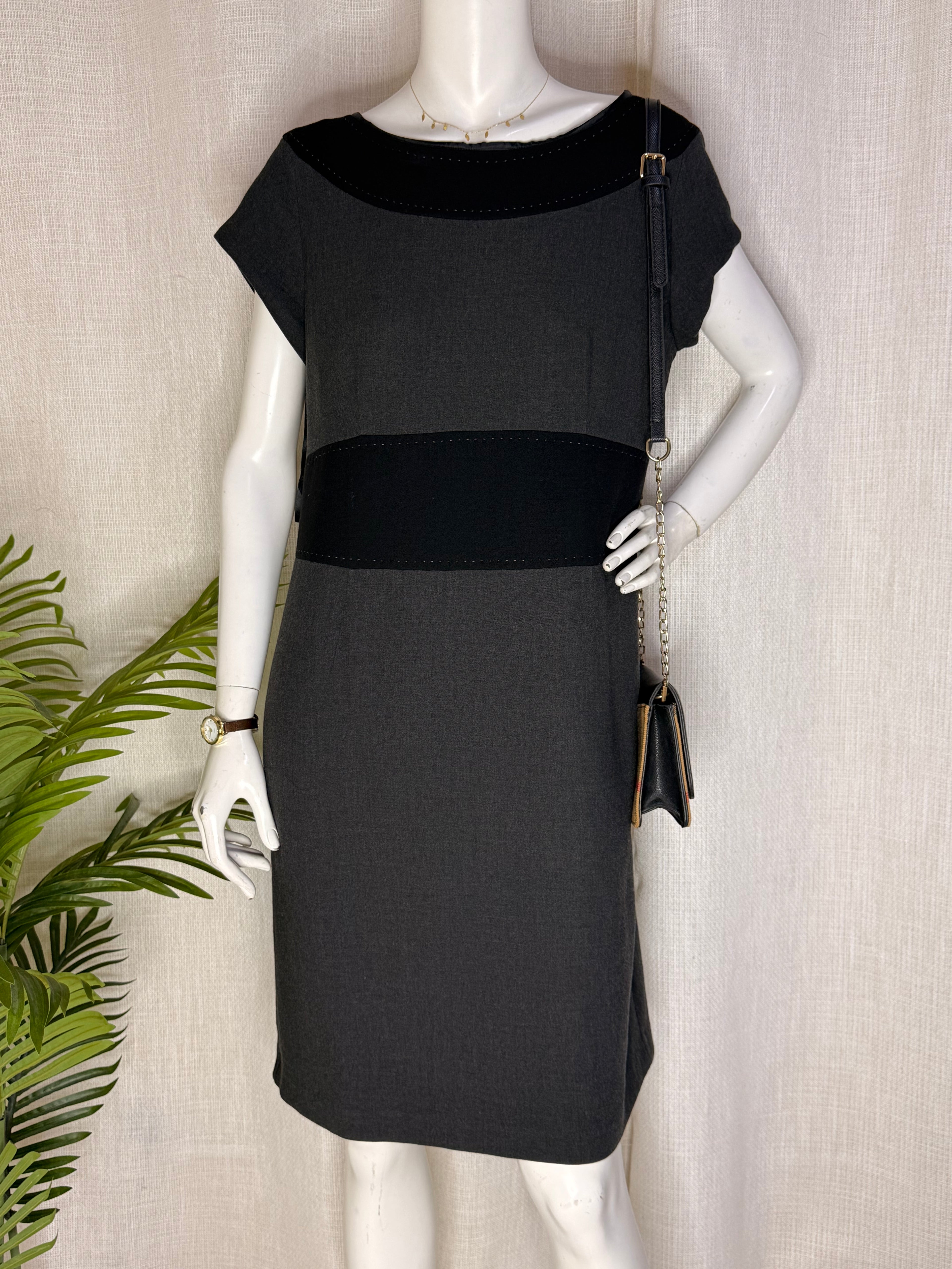 Laura Ashley Grey & Black Colorblock Corporate Sheath Dress – Size UK 16 / US 12 (Good Condition)