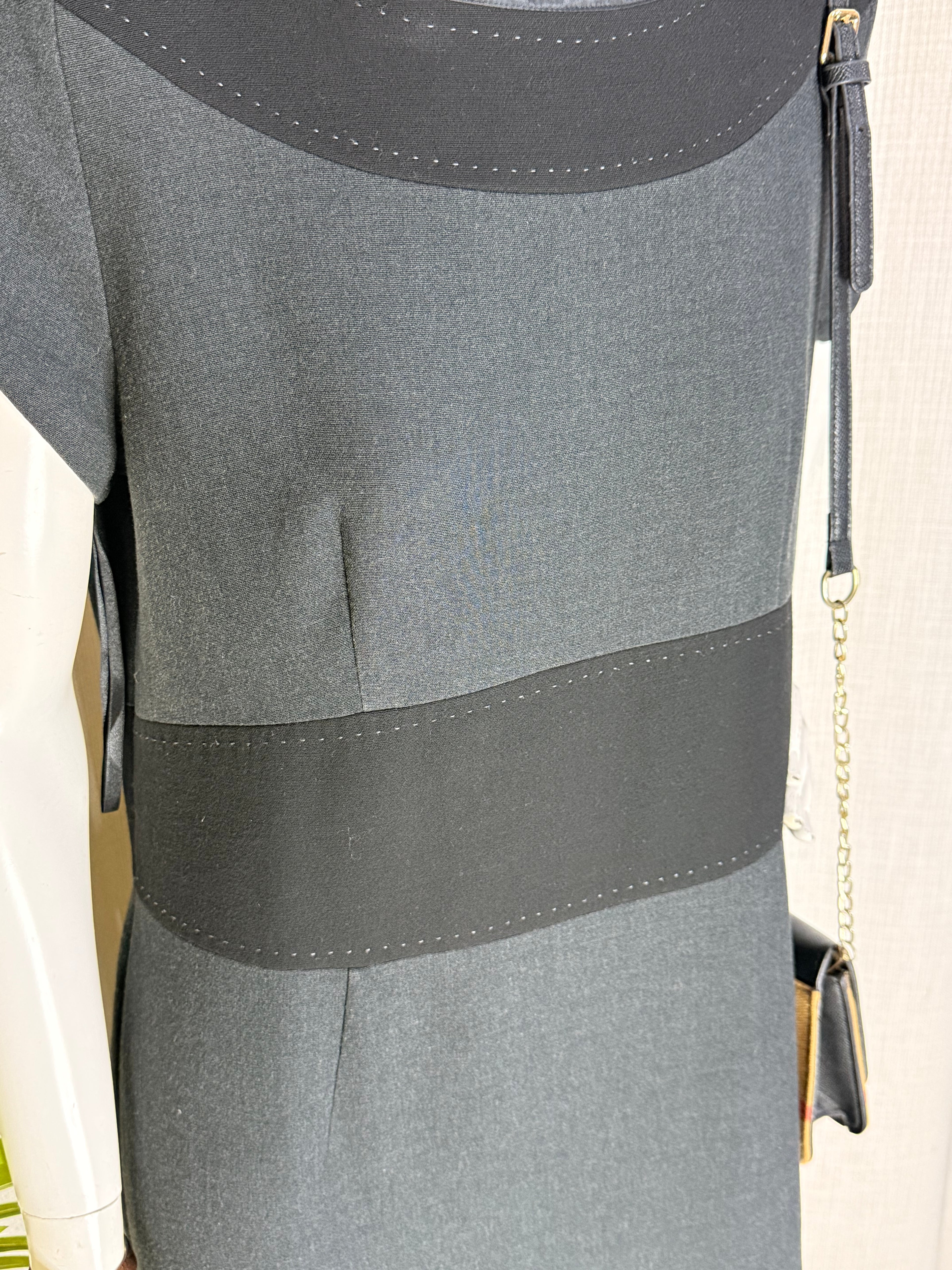 Laura Ashley Grey & Black Colorblock Corporate Sheath Dress – Size UK 16 / US 12 (Good Condition)
