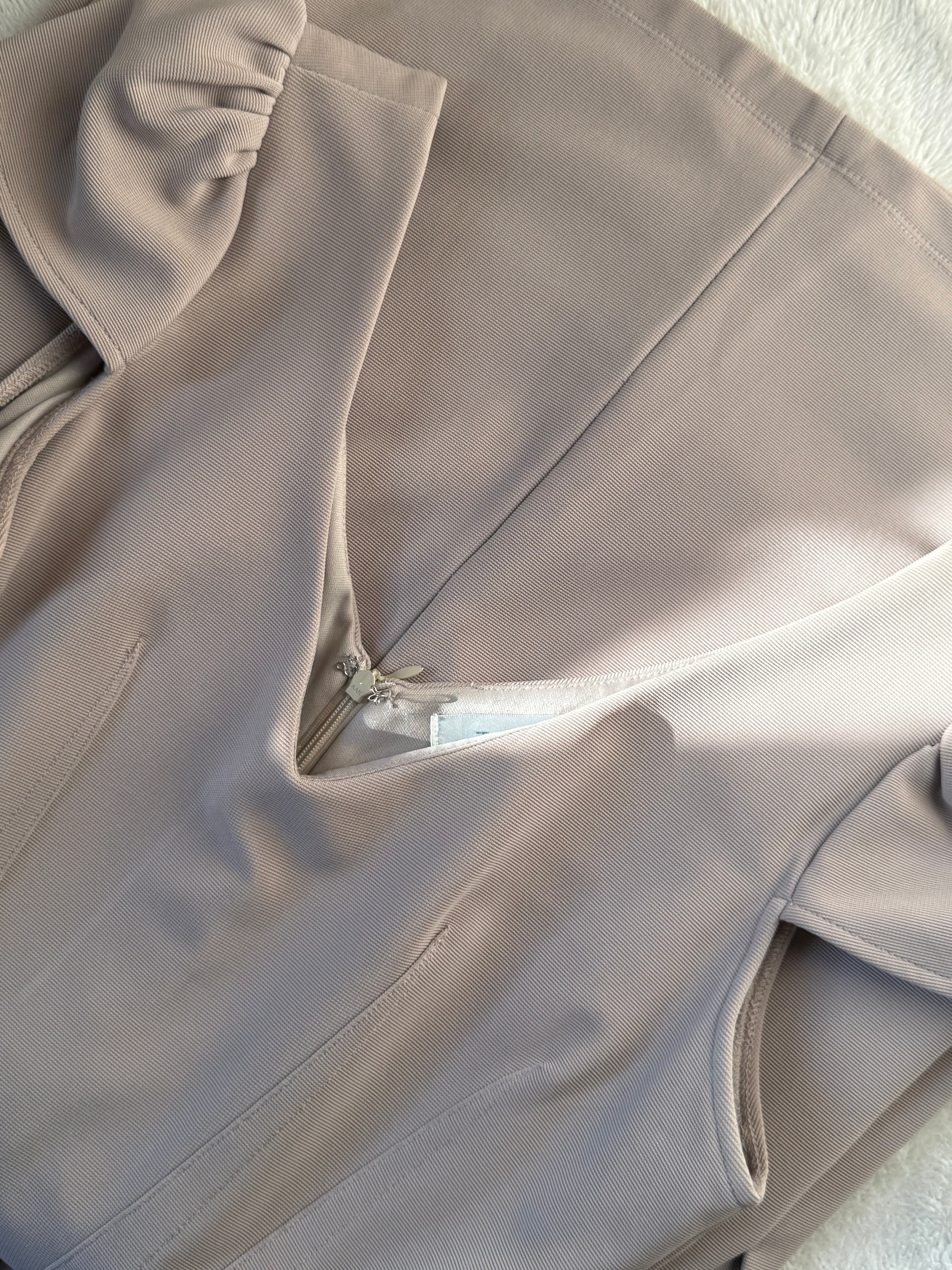 Chic Tempt V-Neck Sheath Dress | LARGE