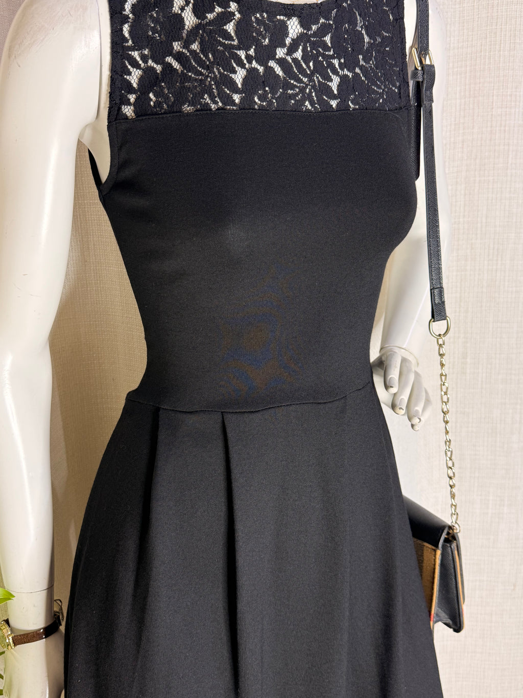 SFERA CASUAL Lace Yoke Pleated A-Line Dress - Classic Black (Size S)