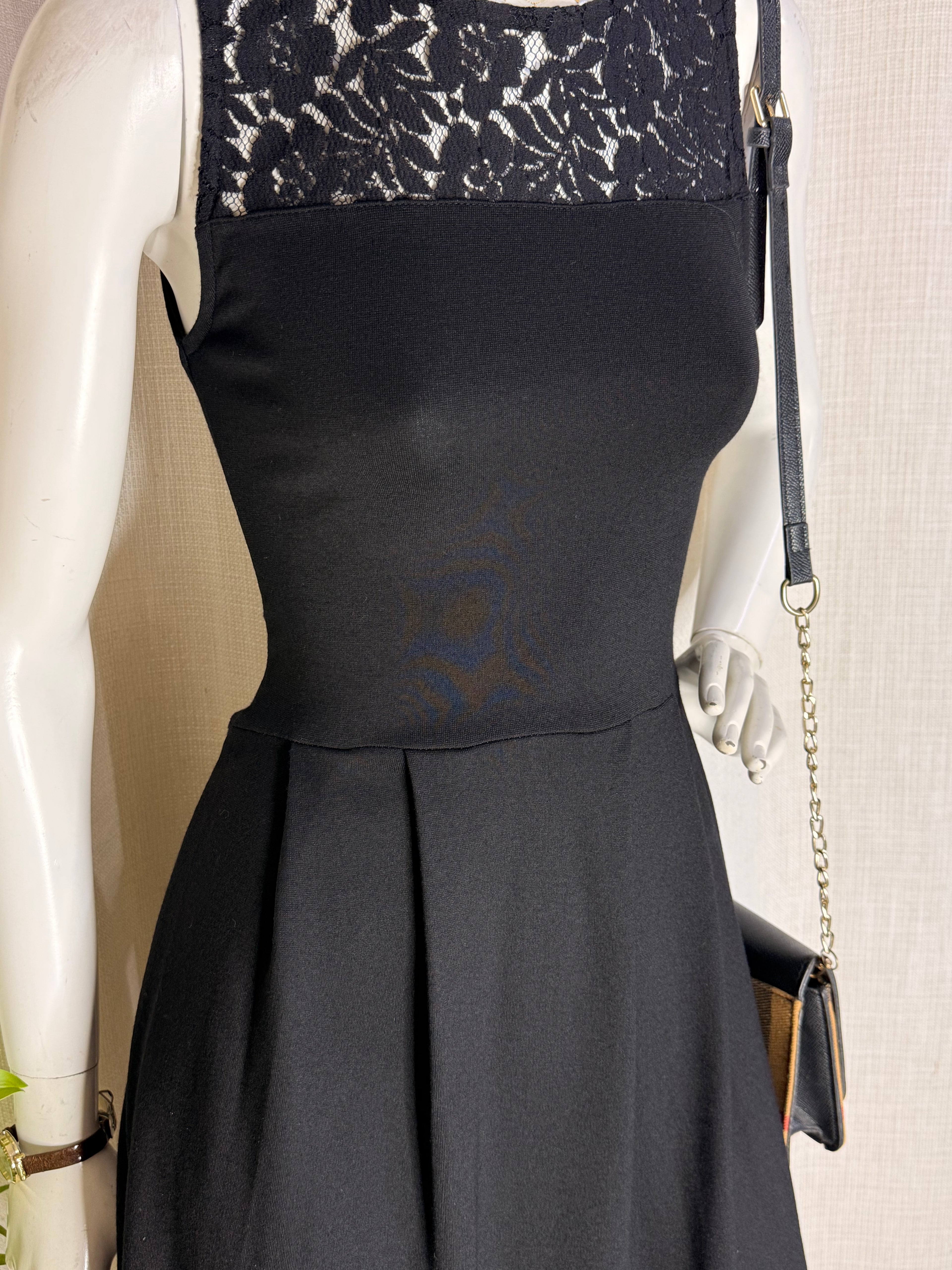 SFERA CASUAL Lace Yoke Pleated A-Line Dress - Classic Black (Size S)