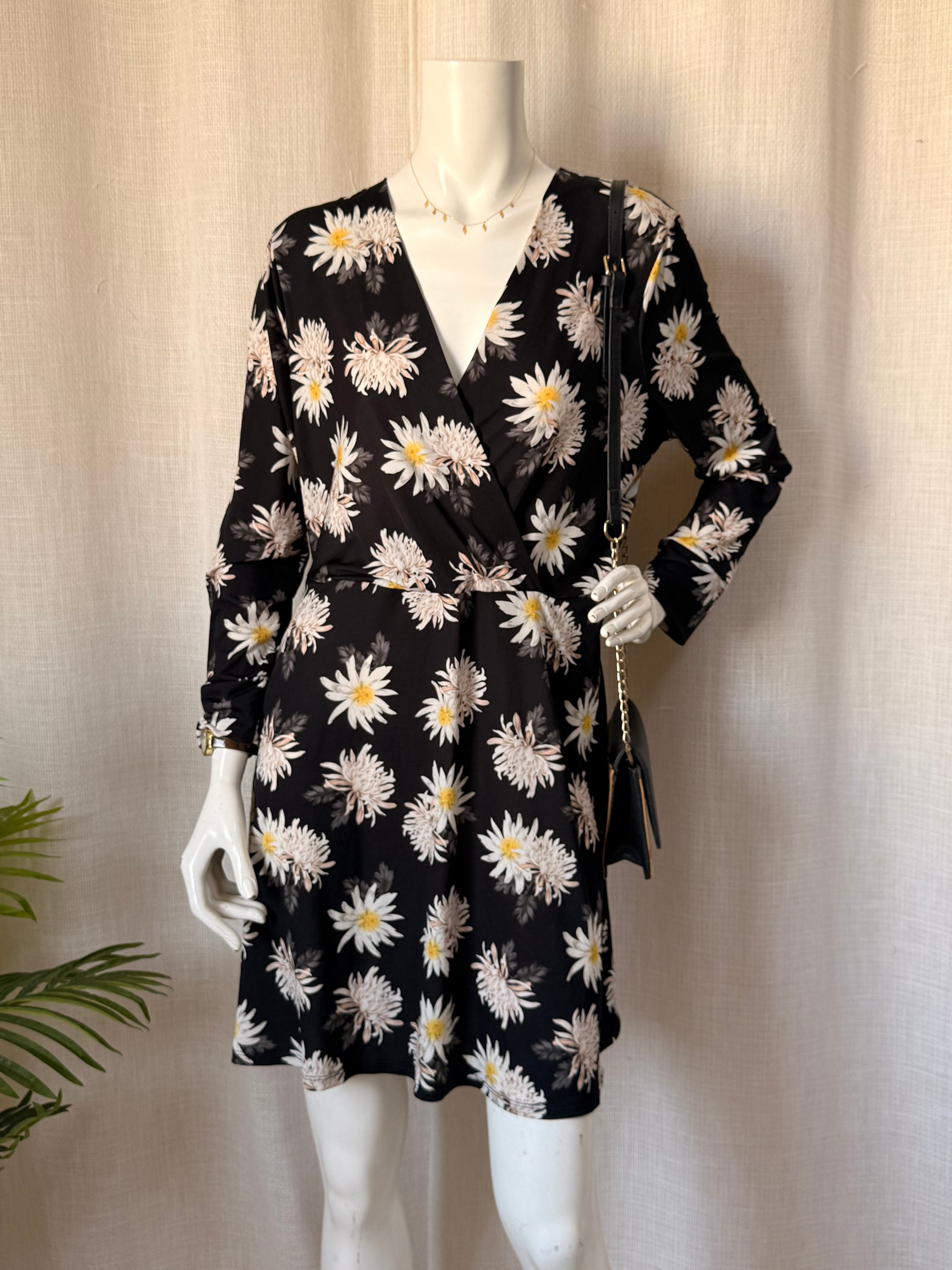Wallis Petite Black Floral Faux-Wrap Mini Dress - White & Yellow Daisy Print - Size US 12