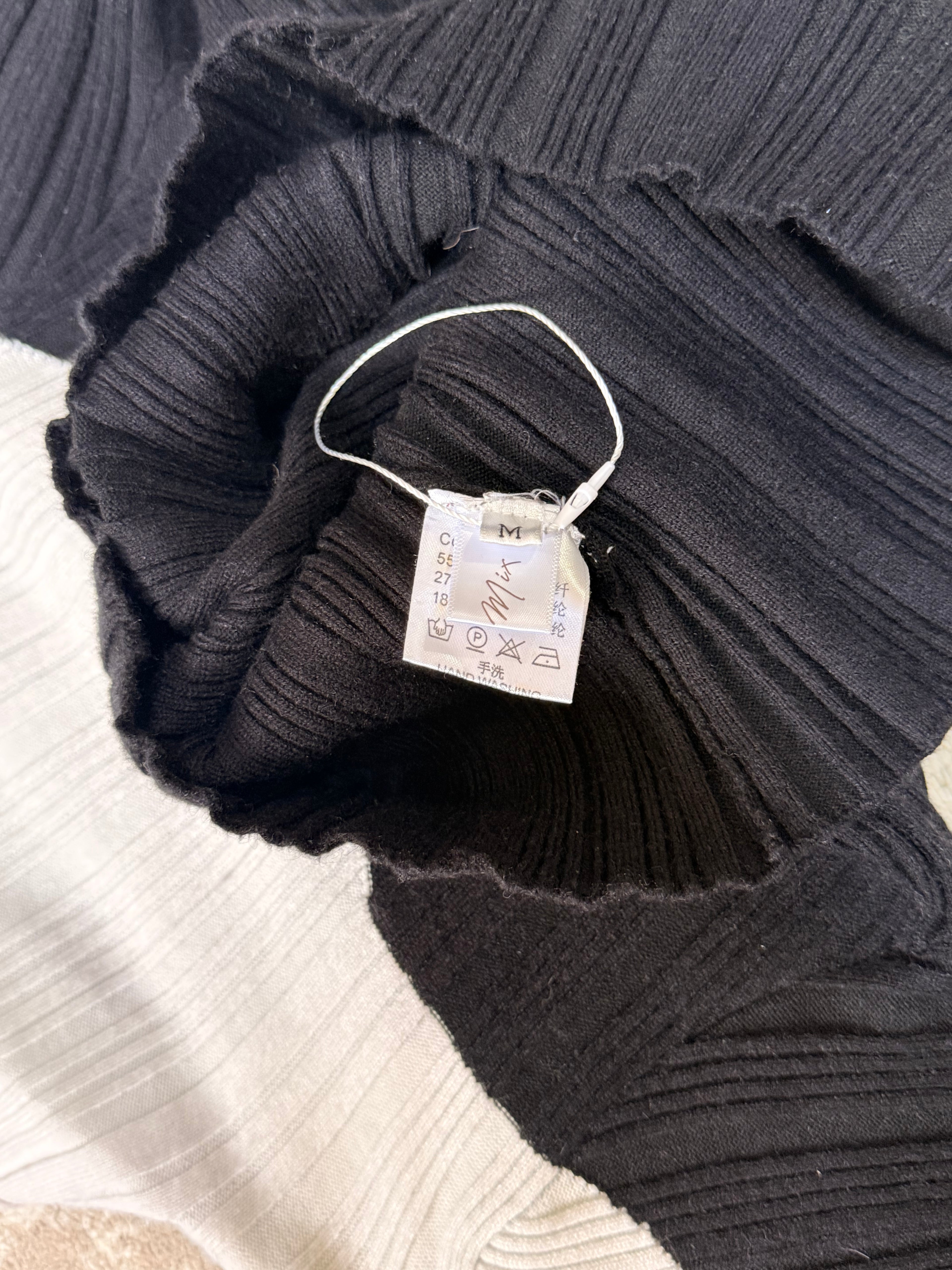 Knit Mix Colorblock Ribbed Turtleneck | Medium